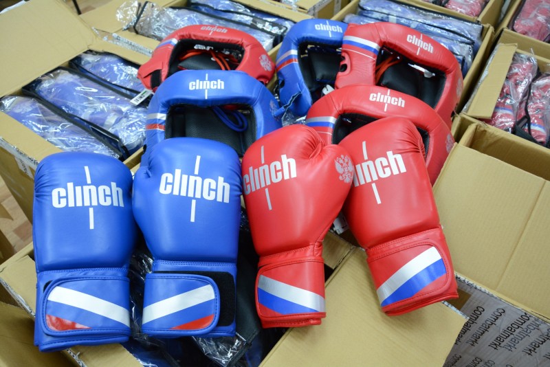 В 15 корткеросских школ поступила партия экипировки для бокса: 120 боксерских перчаток, 118 шлемов и 191 скакалка
