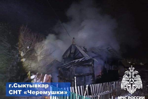 В Эжве сгорела дача