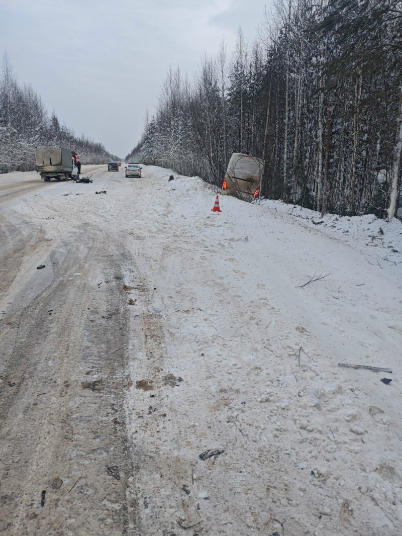 Подробности ДТП в Корткеросском районе: дети-пассажиры и водитель автобуса не пострадали 