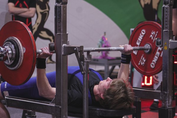Сильнейших пауэрлифтеров региона определили на первенстве и чемпионате Коми