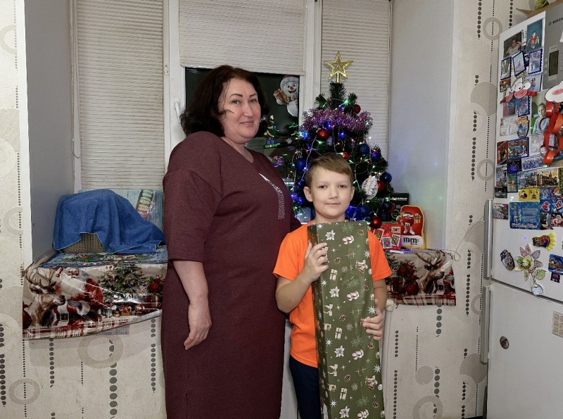 "Ёлка желаний": Ростислав Гольдштейн исполнил мечту 8-летнего Тимофея из Сыктывкара