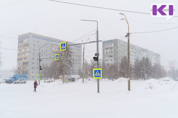 В Усинске нашли опоры с незаконно размещенными линиями связи