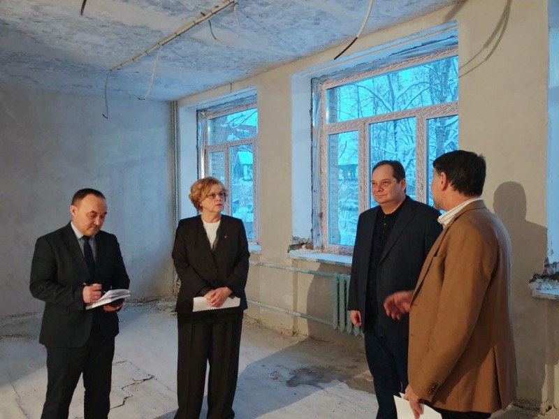 Ростислав Гольдштейн проинспектировал ход ремонтных работ в ухтинской школе №21