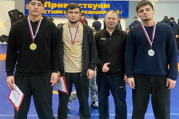 Сыктывкарцы Мухаммад Караев и Расул Ибрагимов победили на первенстве СЗФО России по вольной борьбе