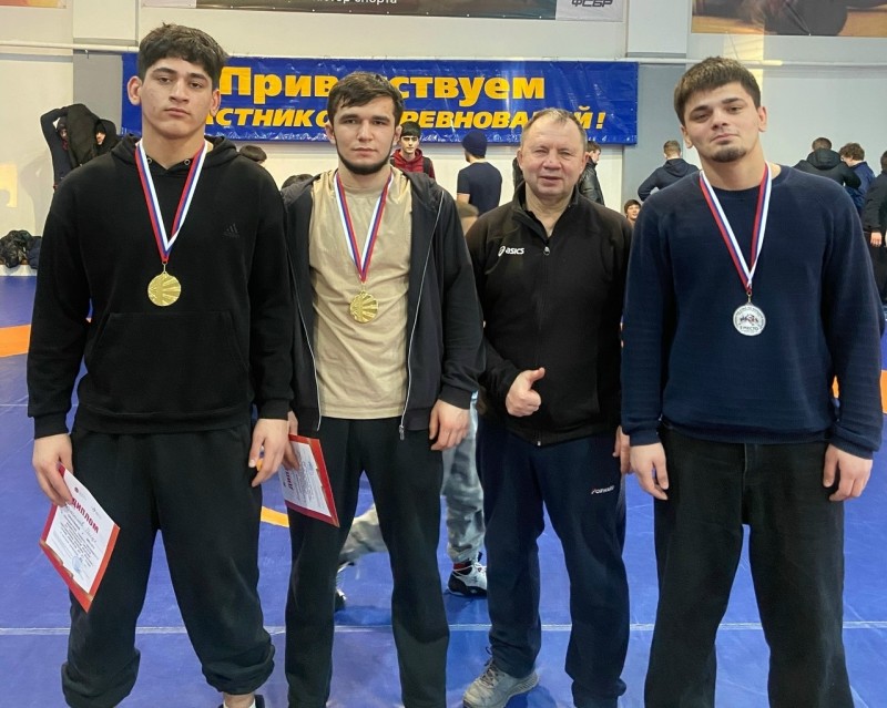 Сыктывкарцы Мухаммад Караев и Расул Ибрагимов победили на первенстве СЗФО России по вольной борьбе