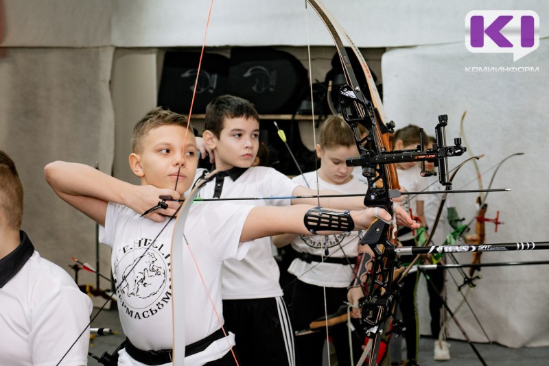 Соревнования по стрельбе из лука в Сыктывкаре объединили лучников от 7 до 65 лет