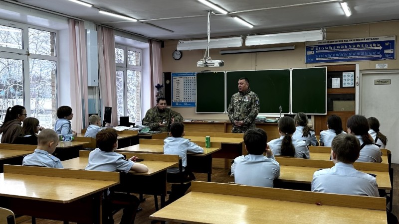 "Наши наставники": участники СВО проводят "Уроки мужества" для кадетов

