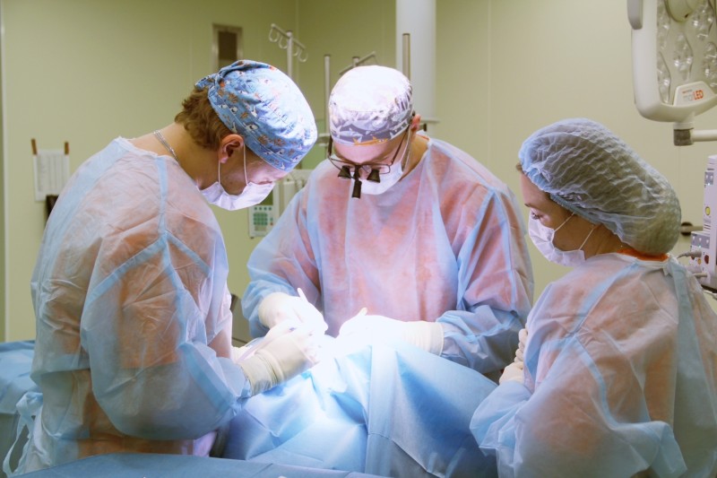 Специалисты РДКБ провели уникальную операцию по удалению редкой жаберной кисты у 7-летней сыктывкарки