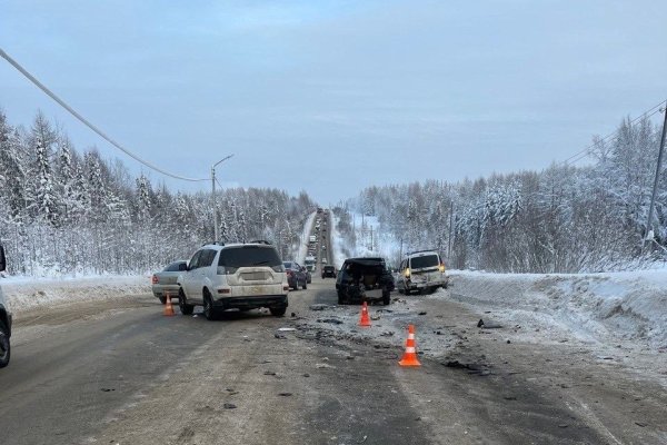 На трассе Ухта - Дальний в ДТП пострадали четыре человека и четыре автомобиля