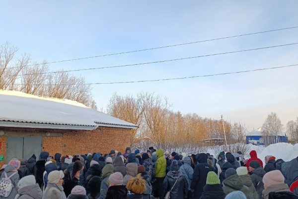 Жители Инты проводили в последний путь погибшую школьницу