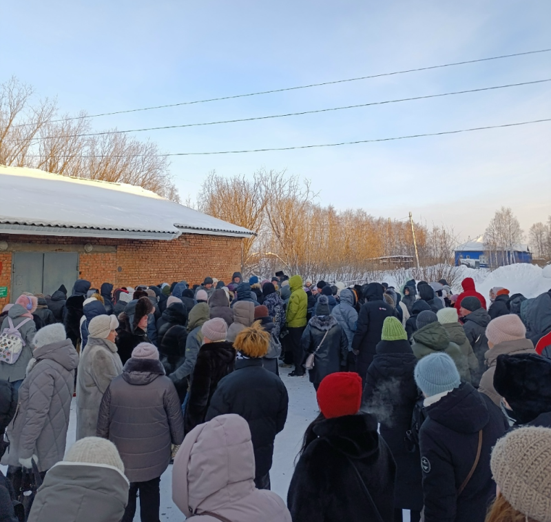 Жители Инты проводили в последний путь погибшую школьницу