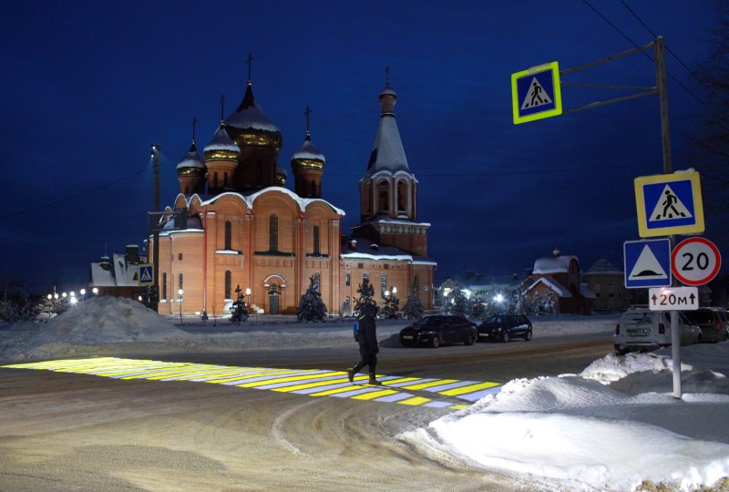 АО "Транснефть – Север" помогло оснастить пешеходные переходы в Ухте проекторами для повышения безопасности

