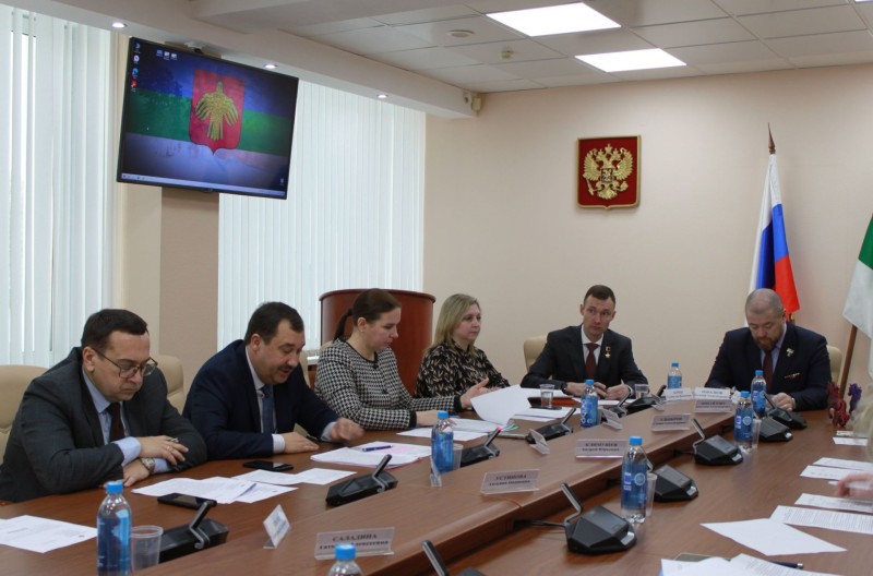 В Госсовете Коми состоялась первая официальная встреча участников проекта "Пера. Путь героя" со своими наставниками
