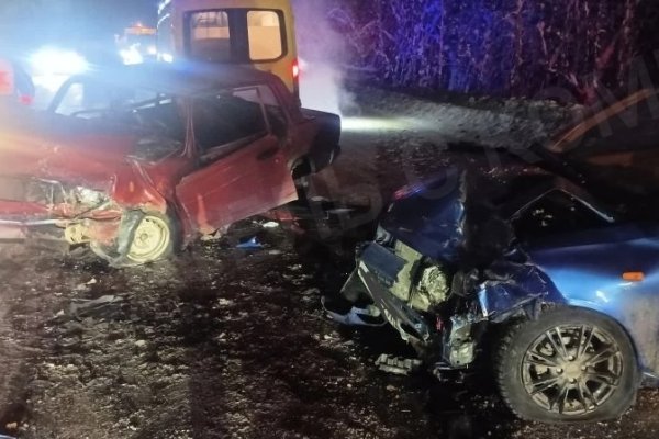 Два автомобиля столкнулись на трассе под Ухтой, есть пострадавшие