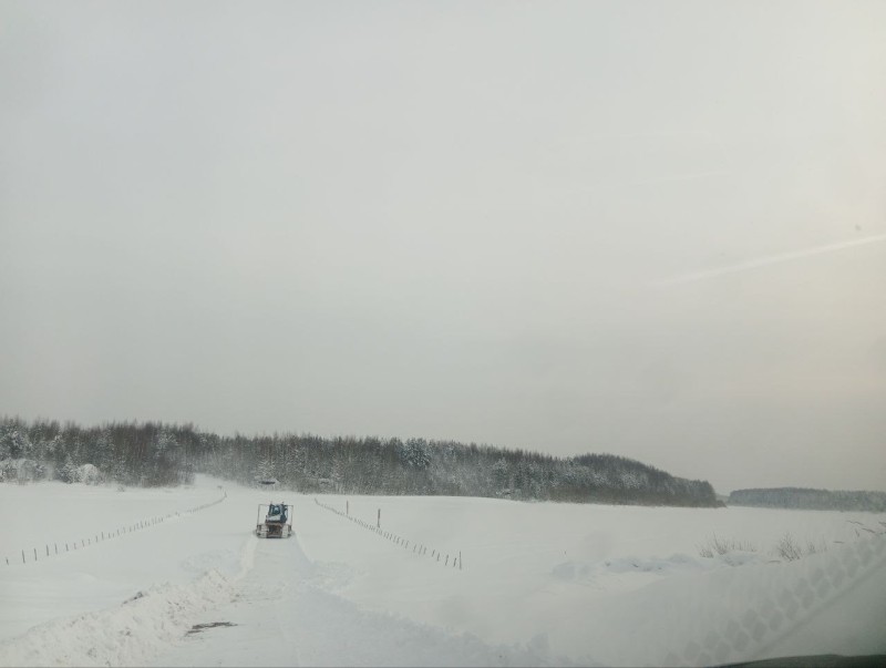 Подрядчик начал расчистку дороги до Усть-Уньи 