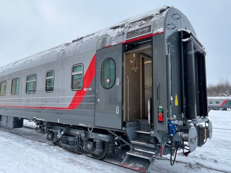 В столице Коми представили два новых плацкартных вагона поезда Сыктывкар – Усинск