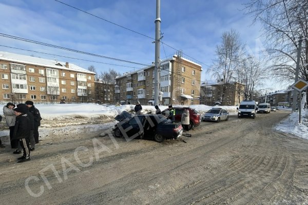 В ДТП на ул.Оплеснина в Ухте появились новые пострадавшие подростки - пассажиры ВАЗа
