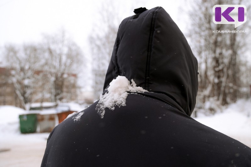 В Воркуте молодая пара избила подростка в пункте выдачи маркетплейса после конфликта из-за снежка 