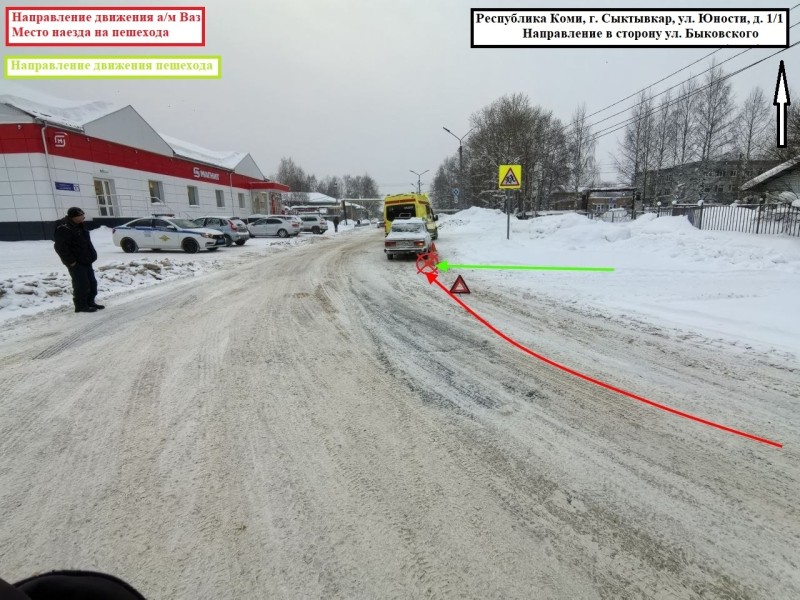 В Эжве переходившая дорогу вне зебры женщина попала под колёса "семёрки"