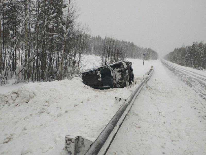 На трассе "Вятка" перевернулись "Лада" и Mitsubishi 