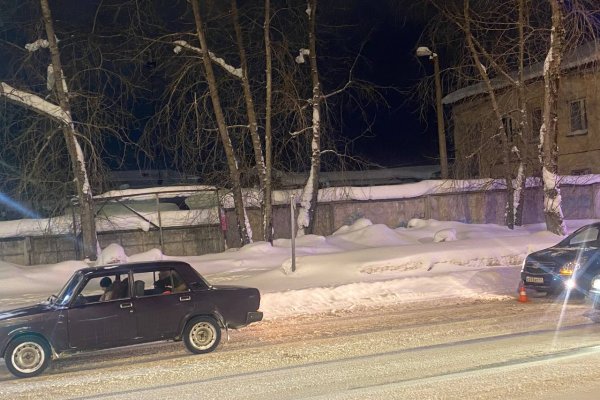 Два ребенка пострадали в ДТП с участием Chevrolet и ВАЗ в Сыктывкаре