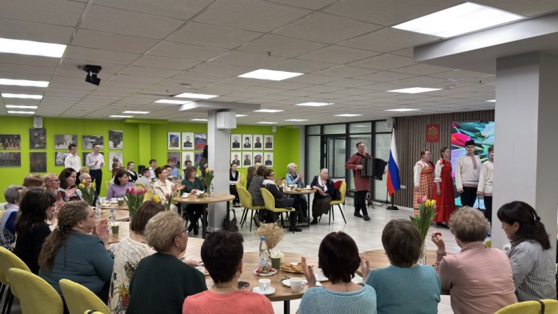 "Тепло женских сердец": в Сыктывкаре прошел праздничный вечер для самых сильных женщин