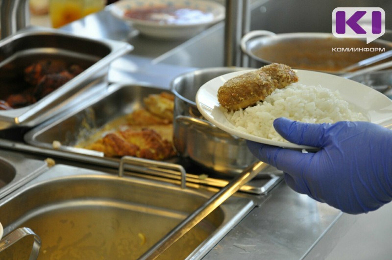 В Коми за неделю подорожали водка и обеды в столовых, а огурцы упали в цене