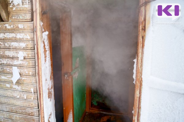 В Сыктывкаре повторно возбудили уголовное дело после пожара в аварийном доме, который не расселяли с 2018 года