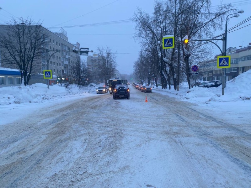 В Сыктывкаре водитель внедорожника Suzuki отправил 55-летнюю женщину на 8 марта в больницу