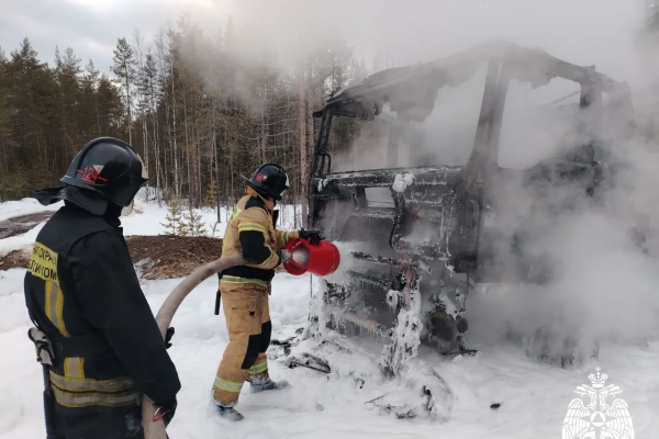 На автодороге Сыктывкар - Ухта тушили грузовик