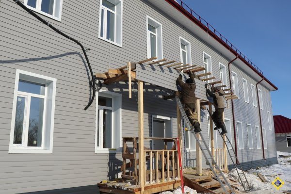 Глава Инты Григорий Николаев проверил ход строительства школы в с. Петрунь