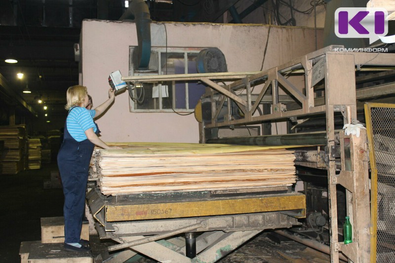 Работники "ФК Жешарт" требуют возмещения морального вреда за невыплаченную зарплату 