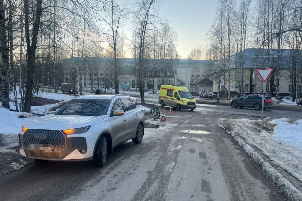 На дорогах Сыктывкара за сутки пострадали школьник на велосипеде и 54-летний пассажир Renault 