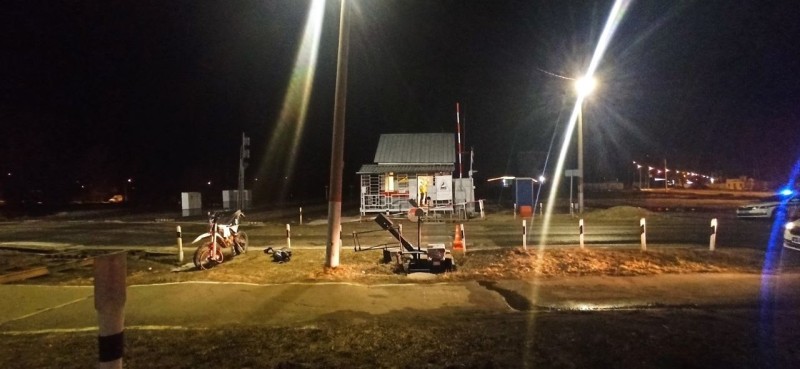 Мотоциклист без прав и его 17-летняя пассажирка госпитализированы после ДТП в Сыктывкаре