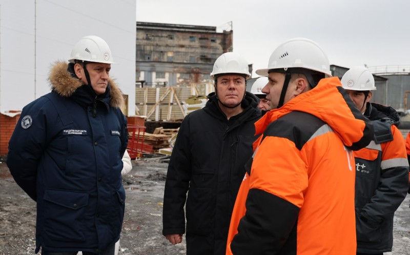 Площадку строительства газовой котельной в Инте посетил председатель правительства Коми Дмитрий Братыненко

