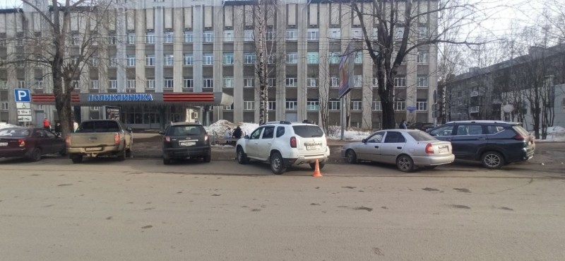 В Сыктывкаре водитель сбила пешехода у поликлиники