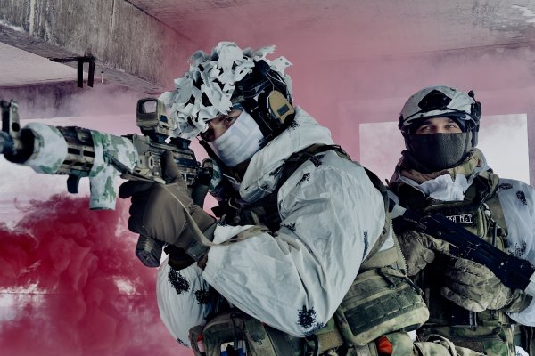 Сотрудники ОМОН 