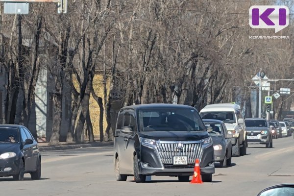 Водитель электросамоката угодил под колеса автомобиля в Сыктывкаре