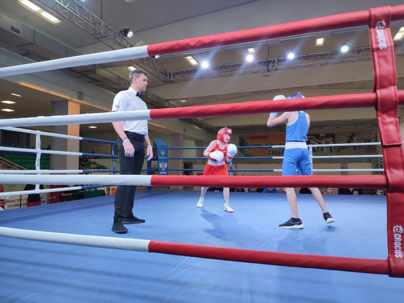 Около 100 спортсменов принимают участие в республиканских соревнованиях по боксу
