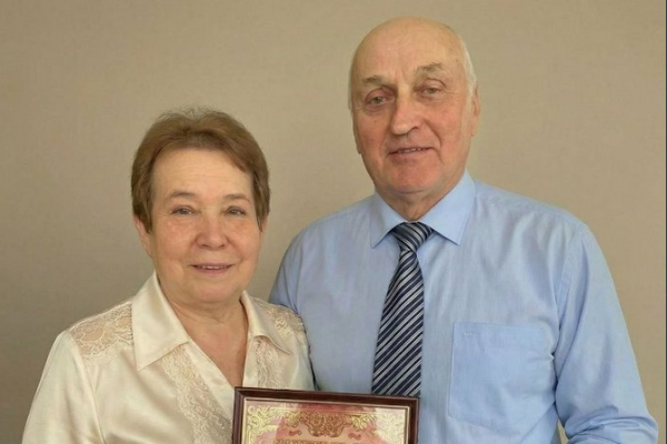 50 лет вместе: в Эжвинском загсе чествовали золотых юбиляров Позолотиных

