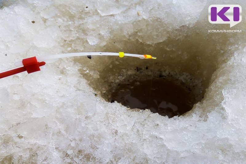 В Ухте дедушка привел внука на рыбалку, которая едва не окончилась трагедией