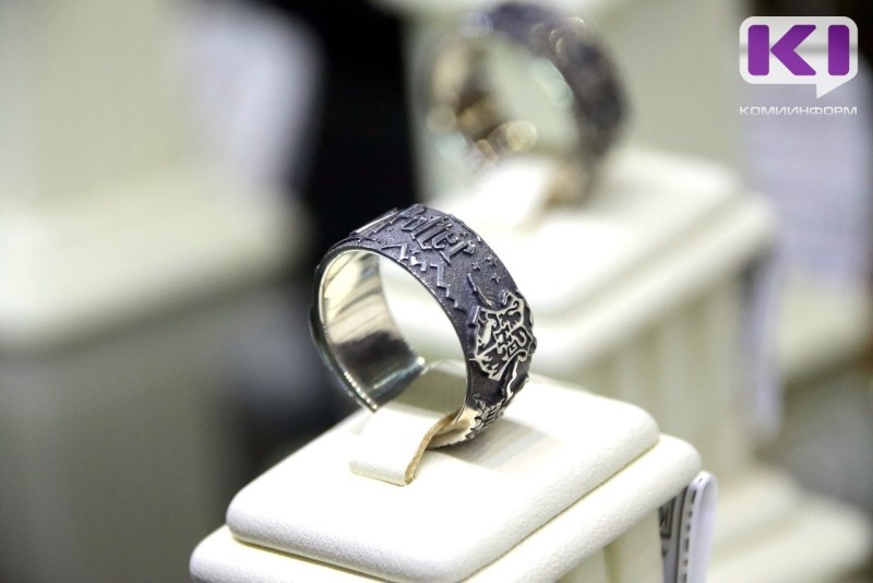 Ухтинские спасатели сняли кольцо с пальца мужчины 