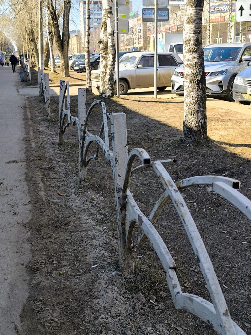 На Коммунистической в Сыктывкаре уберут километр старых ограждений