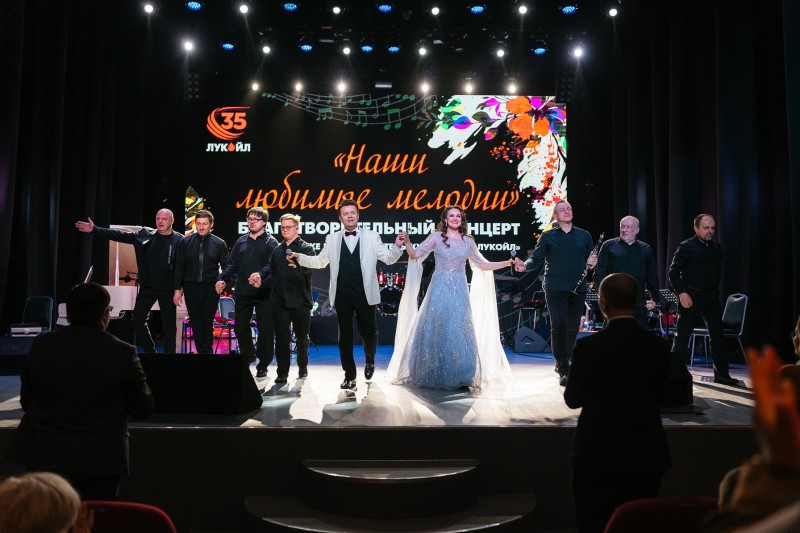 При поддержке ЛУКОЙЛа с усинской сцены прозвучали "Наши любимые мелодии"