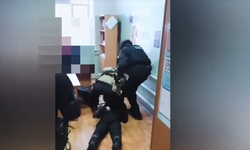 Спецназ Росгвардии оказал силовую поддержку в задержании похитителей комплектующих с железнодорожного предприятия в Печоре