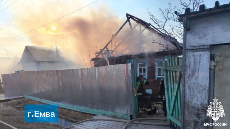 За сутки пожарные в Емве спасли мужчину и тушили загоревшуюся траву в Выльтыдоре