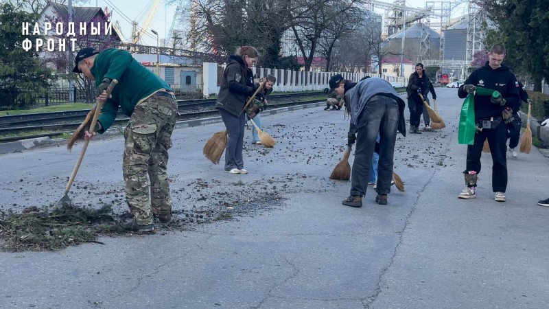 Приехали учить - остались помогать: активисты из Коми поддержали Туапсе после атаки дронов


