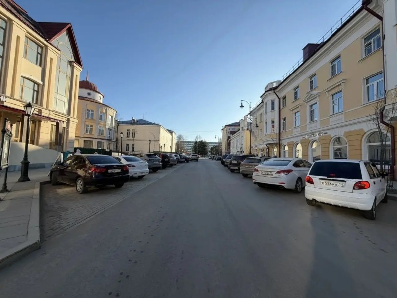 Эксперимент в центре Сыктывкара: на улице Коммунистической откроют пешеходную зону с музыкантами и кафе


