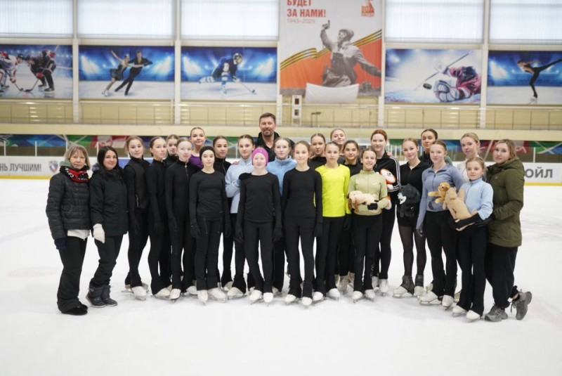 Фигурист Александр Смирнов дал мастер-класс юным спортсменам Ухты в рамках проекта "Звездная дорожка"