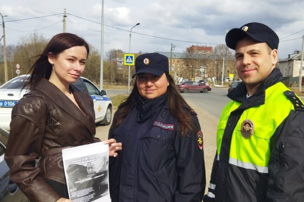 Сыктывкарские полицейские напомнили водителям о правилах безопасности на железнодорожном переезде
